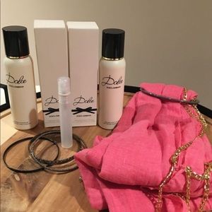 Dolce GabbannanScarf/body lotion/body gel